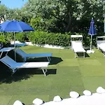Дом отдыха Charming House With Garden In With Direct Access To The